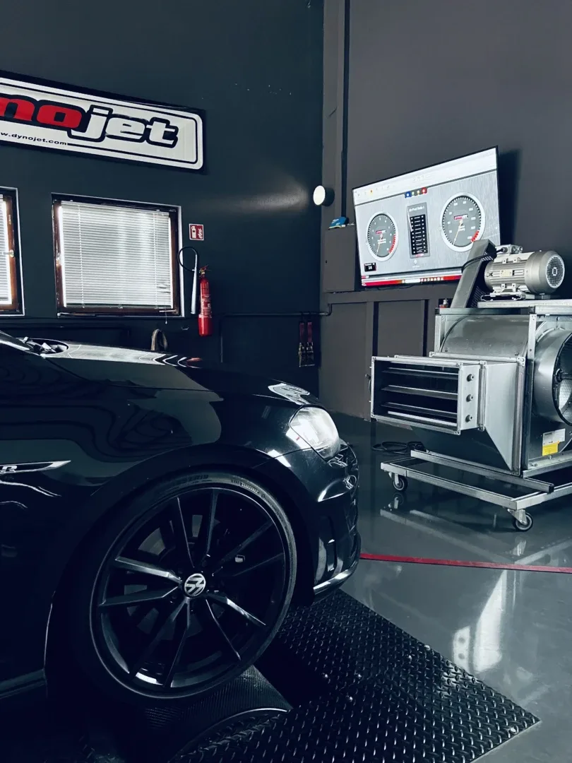 Fahrzeug auf dem Dynojet-Prüfstand bei K-Performance